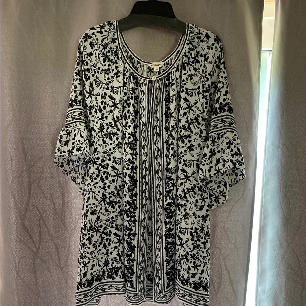 Max Studio Black and White Graphic Tunic with Relaxed Sleeves